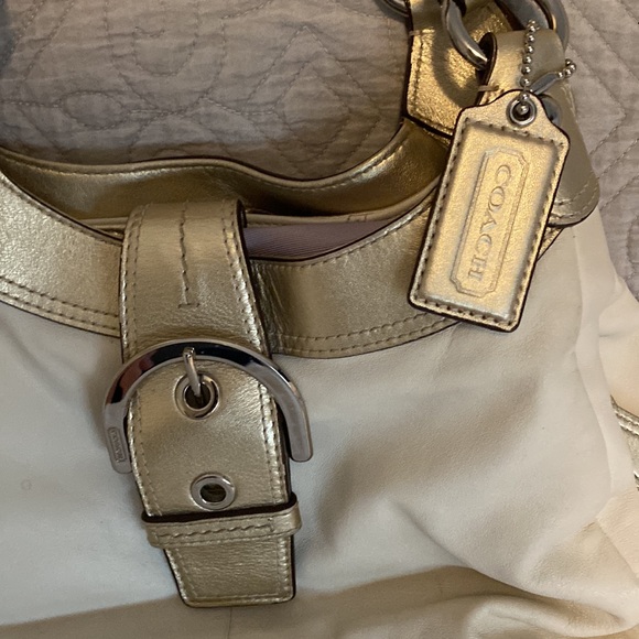 Coach Soho Hobo Leather White, Gold Metallic w/purple interior. 3 int sectns - Picture 3 of 14